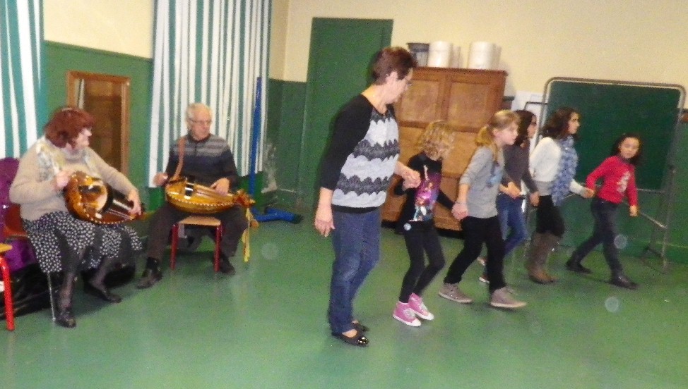 Danse en ligne et en cadence